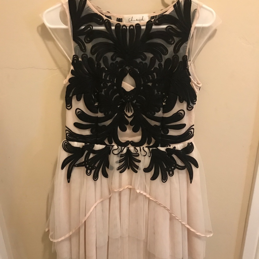 Chicwish Women’s black & cream tulle tiered dress!